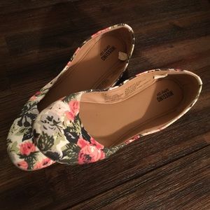 Mossimo floral flats