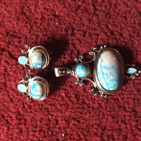 Accessories - Pendant and earring set