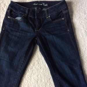 AE dark wash capris