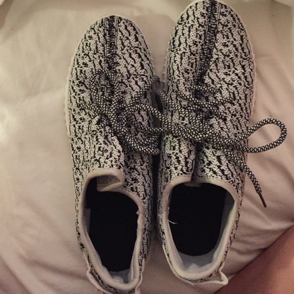 GORGEOUS tennis shoes 💯