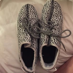 GORGEOUS tennis shoes 💯