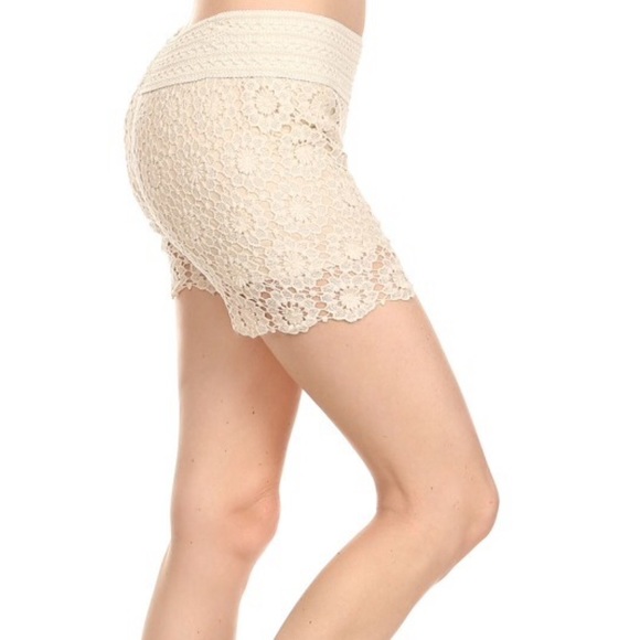 Crochet shorts - Picture 3 of 3