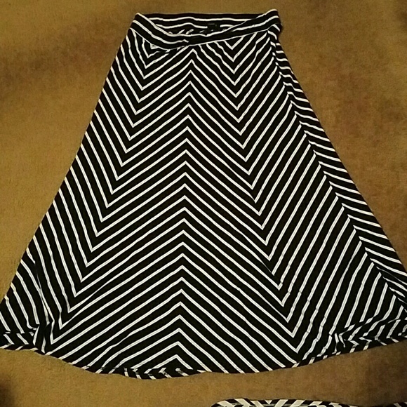 Torrid chevron maxi skirt