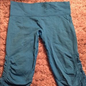 Lululemon in the flow crops