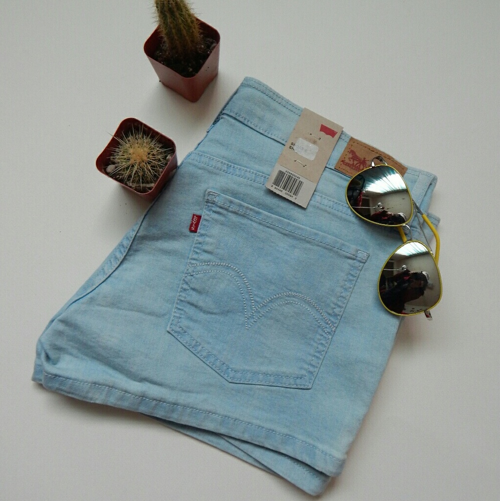 Levis shorts!