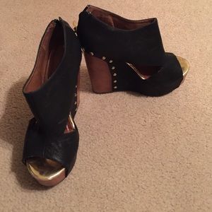 Super cute leather Chinese laundry wedge