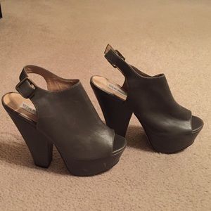 Gray leather Steve Madden heels