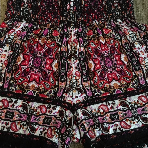 SOLD Floral paisley boho style shorts XS - Picture 2 of 3