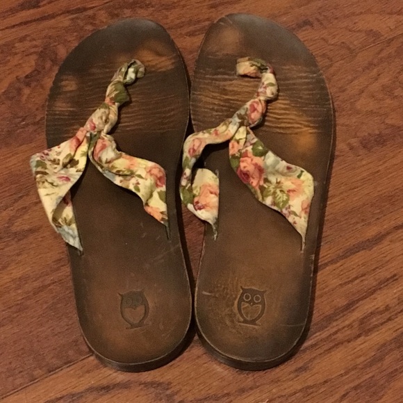 Floral print fabric flip-flops