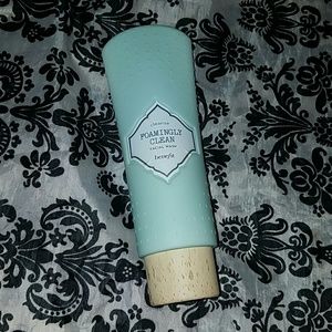 Benefit foamingly clean face wash