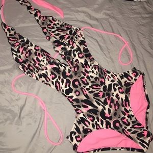 🎉SALE🎉Cheetah Print One Piece Baiting Suit