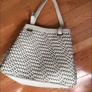 VIDA made in Brazil XL white leather purse