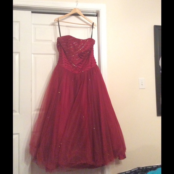 Red formal dress. Size 18