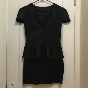 NWOT V-neck black peplum dress