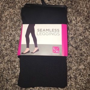 Brand new!! Black leggings non see thru