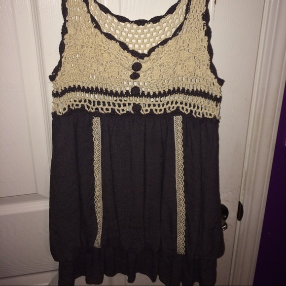 Top - Picture 2 of 2