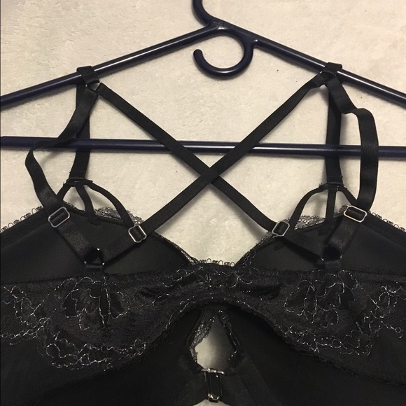 Victoria's Secret Multi-Strand Black Lace Bra - Picture 4 of 5