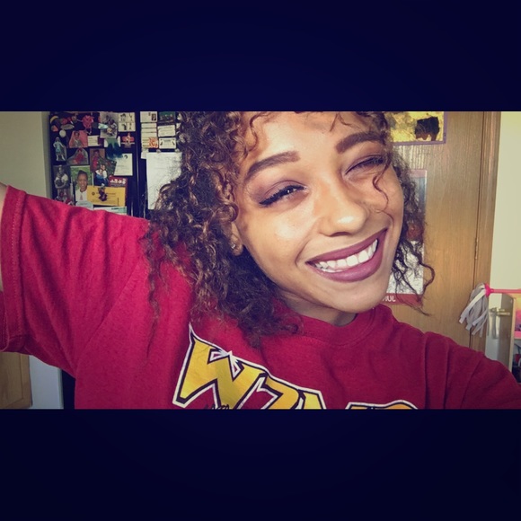 Meet your Posher, Deja - Picture 1 of 1