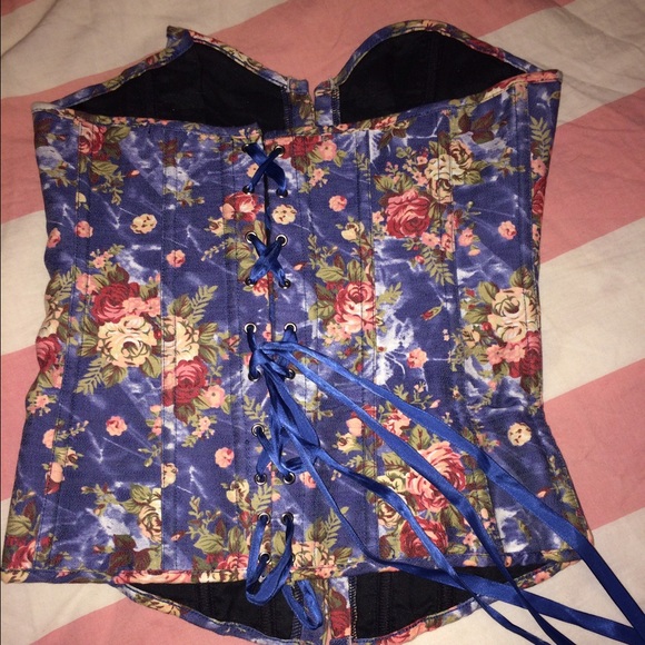 Corset - Picture 2 of 2