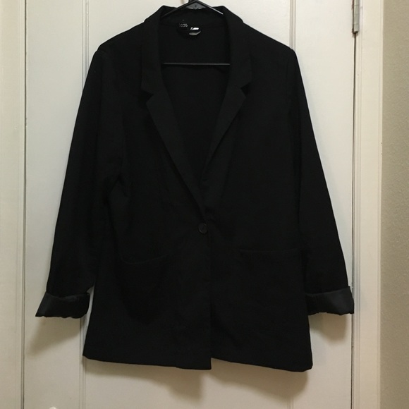 NWOT H&M all black blazer