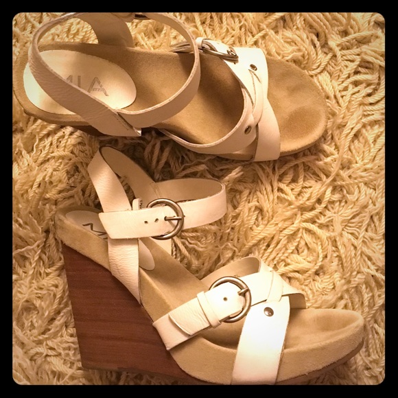 MIA Size 7 White wedge sandals with buckles