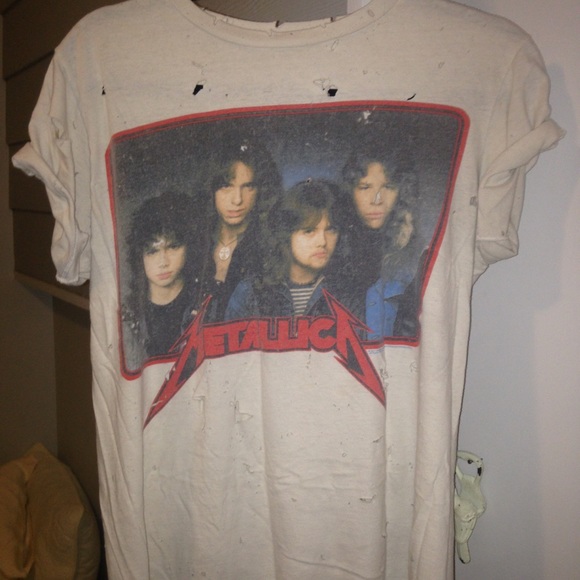 Vintage Distressed Metallica Tee!