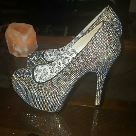 Bordello Iridescent Rhinestone Heels Sz 9 MSRP 150