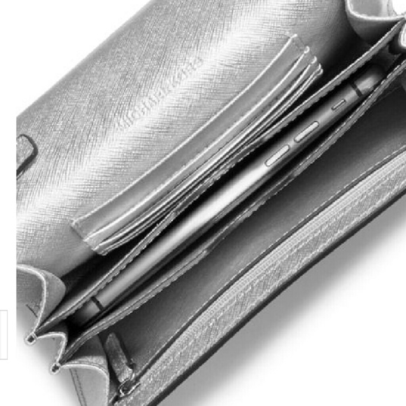 Michael Kors purse, crossbody - Picture 3 of 3