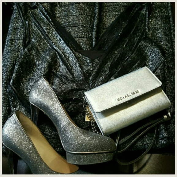 Michael Kors purse, crossbody - Picture 1 of 3