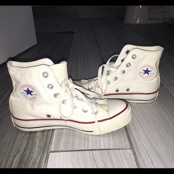 🎉WHITE CONVERSE HIGH TOPS🎉 only worn once!