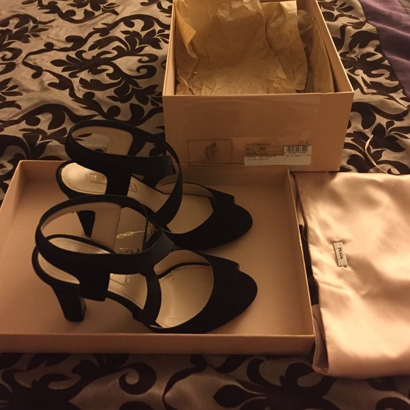 100% authentic! Prada shoes.