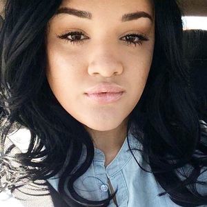 Meet your Posher, Desiree