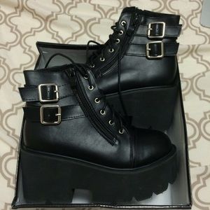 PLATFORM BOOTS