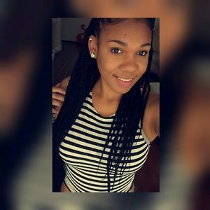 Meet your Posher, Kayla