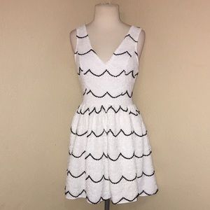 Gorgeous white lace dress!! 🎀