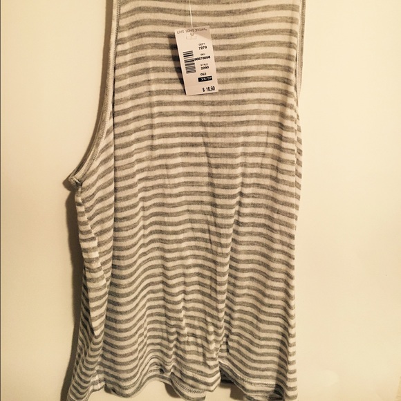 Tops - Picture 2 of 4