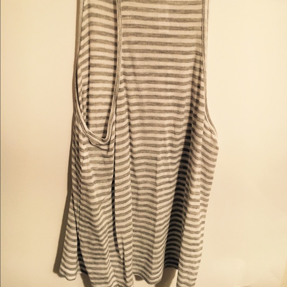 Tops - Picture 4 of 4