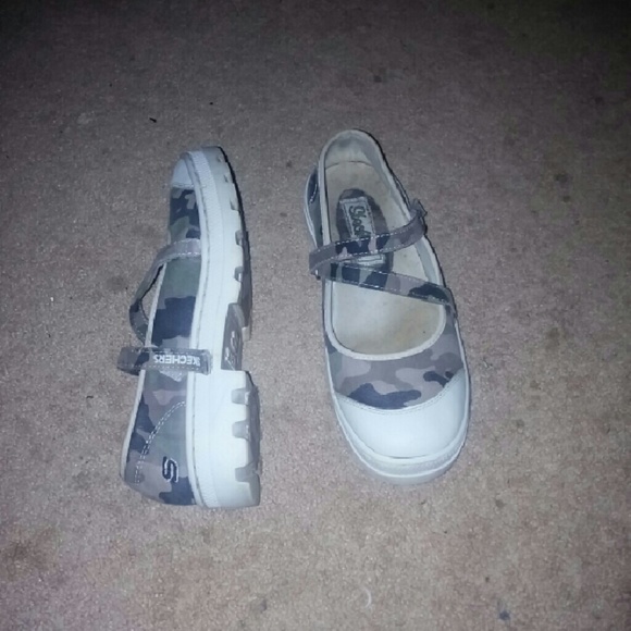 Skechers slip on shoes