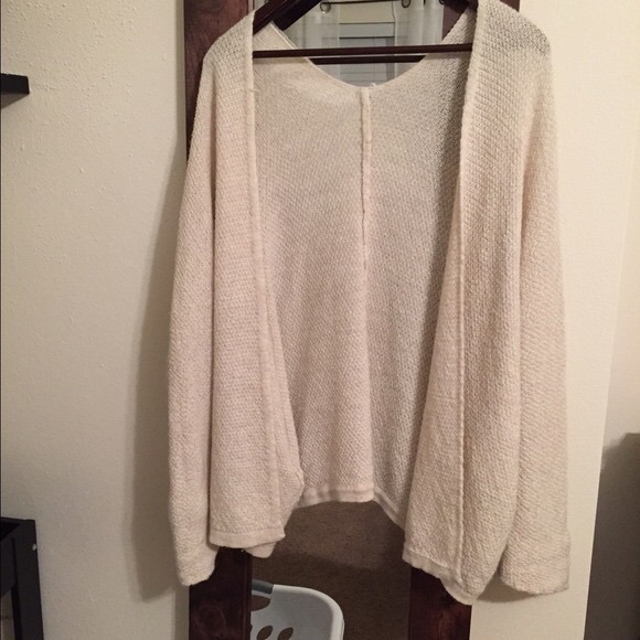 NWOT Brandy Melville Caroline Cardigan