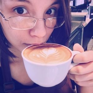 Meet your Posher, Alexis