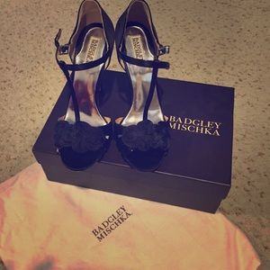 Badgley Mischka Kamille T Strap Satin Sandals 8.5M