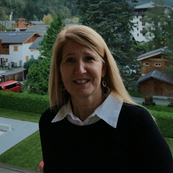 Meet your Posher, Debbie - Picture 1 of 1