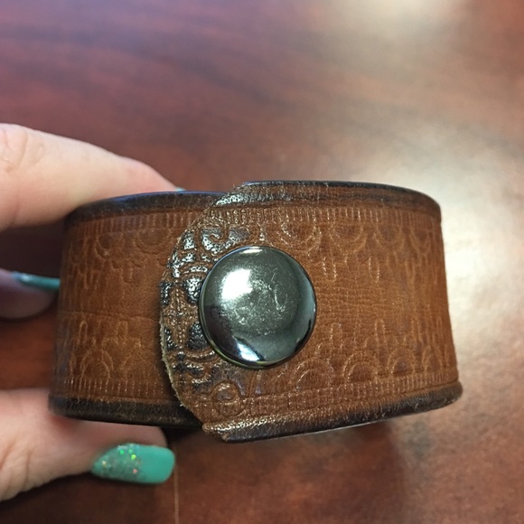 Leather bracelet - Picture 2 of 3