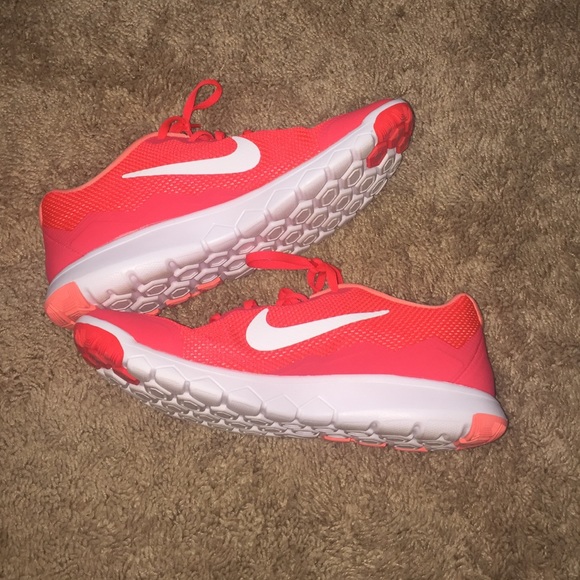 Like NEW: Size 10 Nike Bright Orange shoes!