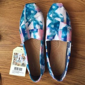 Colorful TOMS