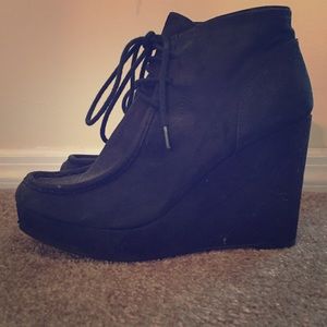 Black Nine West booties