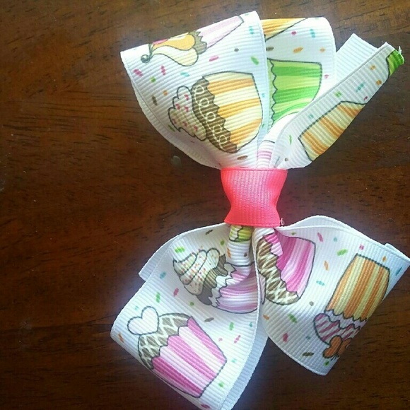 Cupcake hair bow