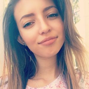 Meet your Posher, Cintia