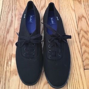 Brand new never been worn black keds!