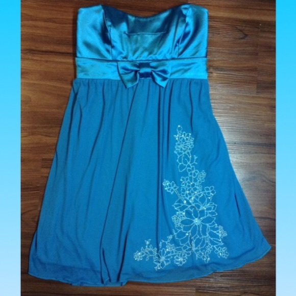 🌠SPECIAL PRICE DROP🌠 
👗 Sweet Barbie Doll Dress Just 4-U